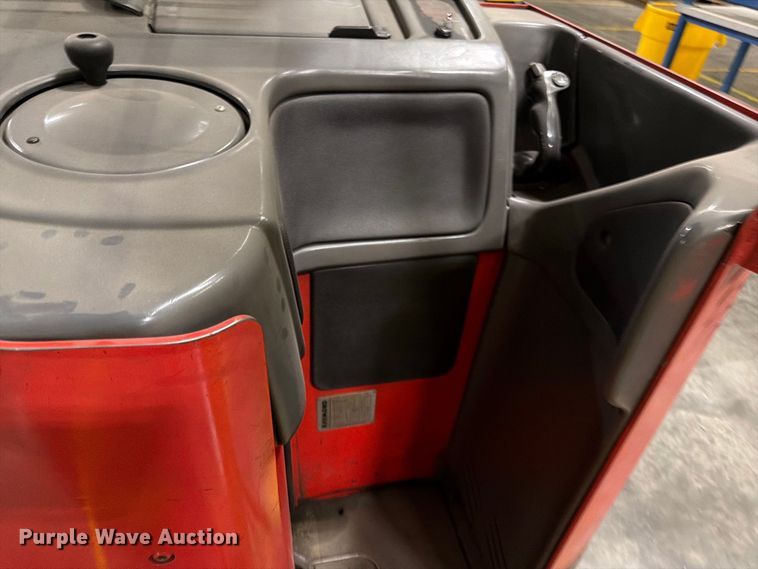 image for item NF9645 1997 Raymond EAS1 reach truck