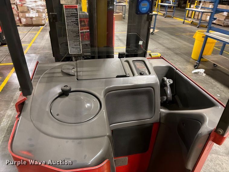 image for item NF9645 1997 Raymond EAS1 reach truck