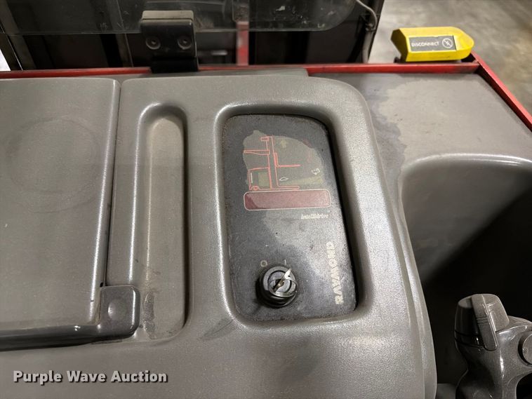 image for item NF9645 1997 Raymond EAS1 reach truck