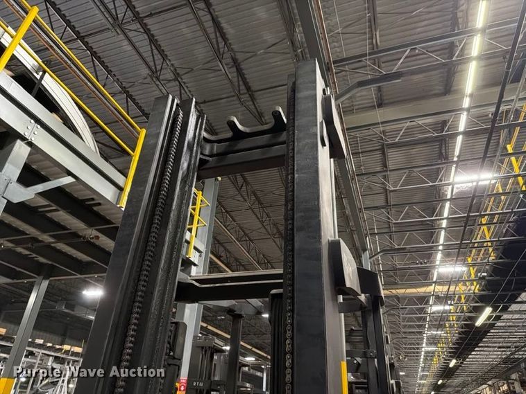 image for item NF9646 2006 Raymond 740R45TT reach truck
