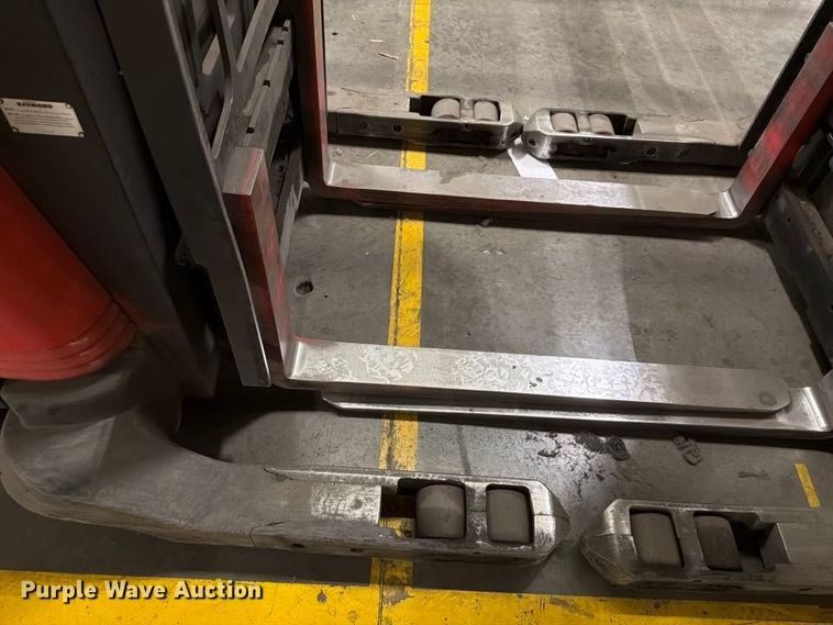 image for item NF9646 2006 Raymond 740R45TT reach truck