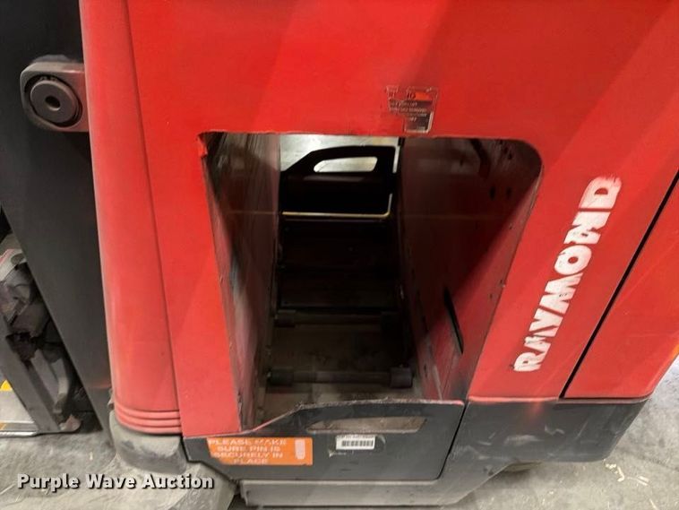 image for item NF9646 2006 Raymond 740R45TT reach truck