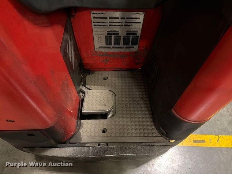 image for item NF9648 2006 Raymond 740R45TT reach truck