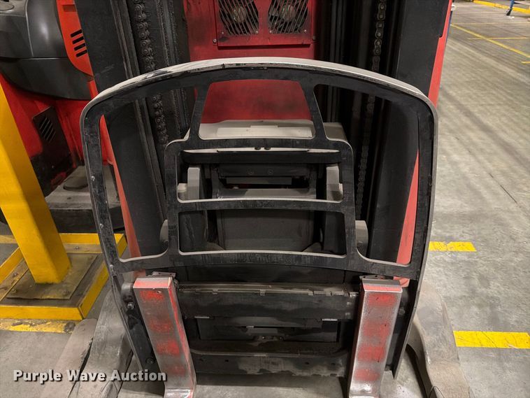 image for item NF9649 2006 Raymond 740R45TT reach truck