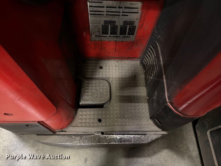 image for item NF9649 2006 Raymond 740R45TT reach truck