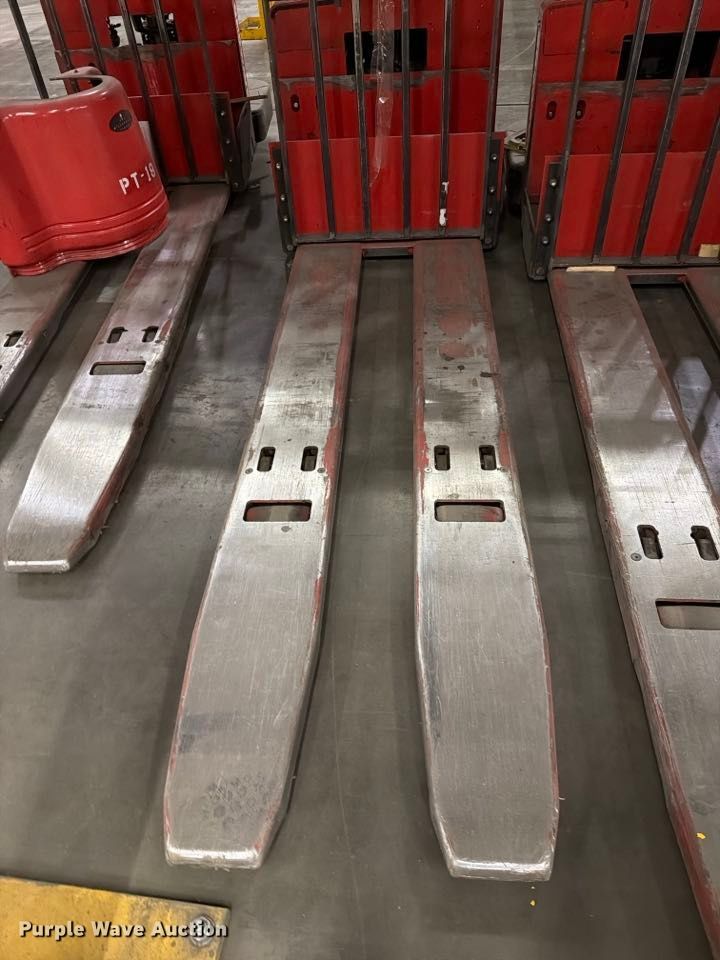 image for item NF9650 (4) 2004 Raymond 112TM FRE80I pallet jacks