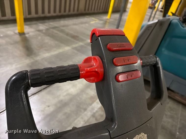 image for item NF9650 (4) 2004 Raymond 112TM FRE80I pallet jacks