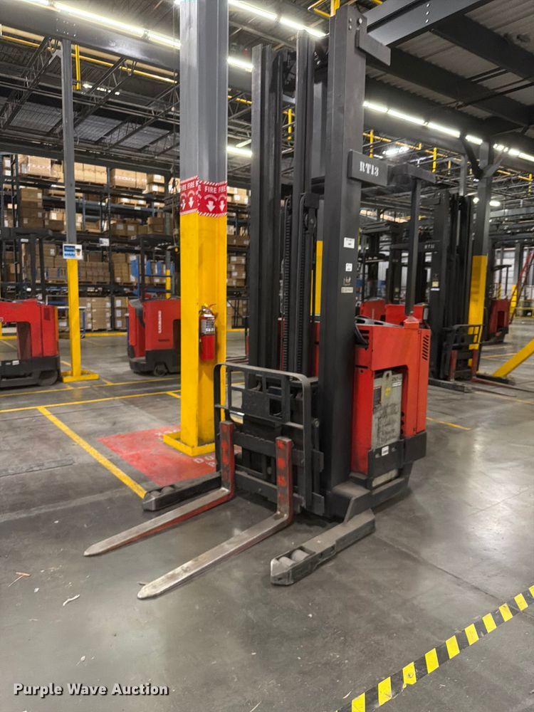 1997 Raymond EASI reach truck