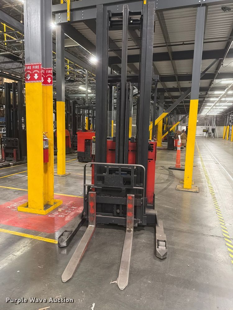 image for item NF9652 1997 Raymond EASI reach truck