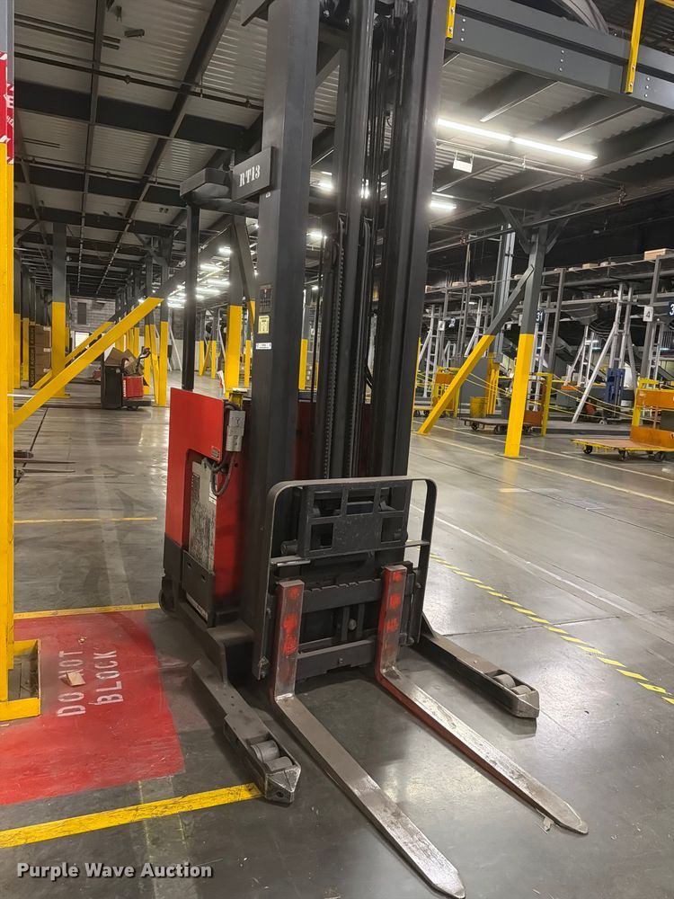image for item NF9652 1997 Raymond EASI reach truck