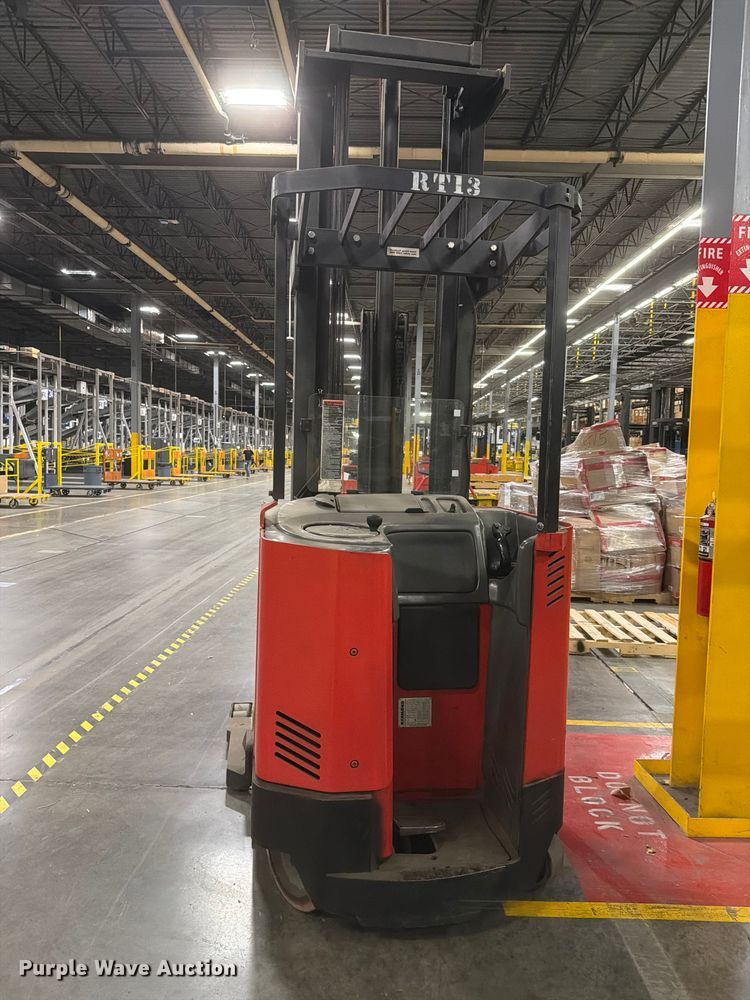 image for item NF9652 1997 Raymond EASI reach truck