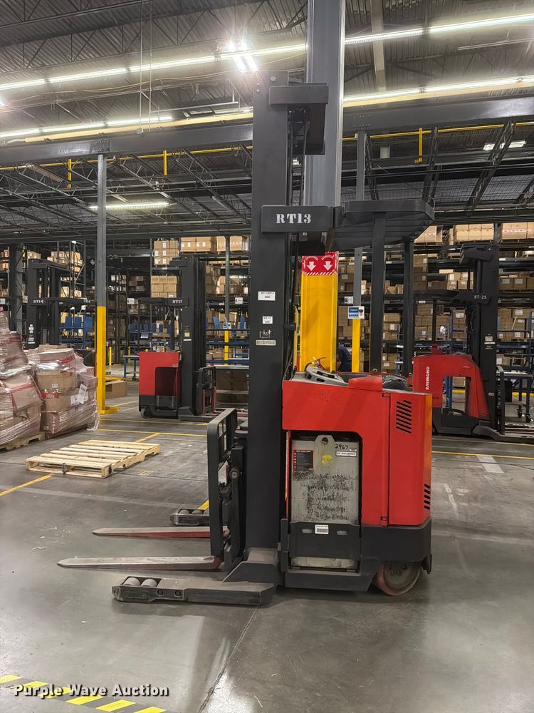image for item NF9652 1997 Raymond EASI reach truck