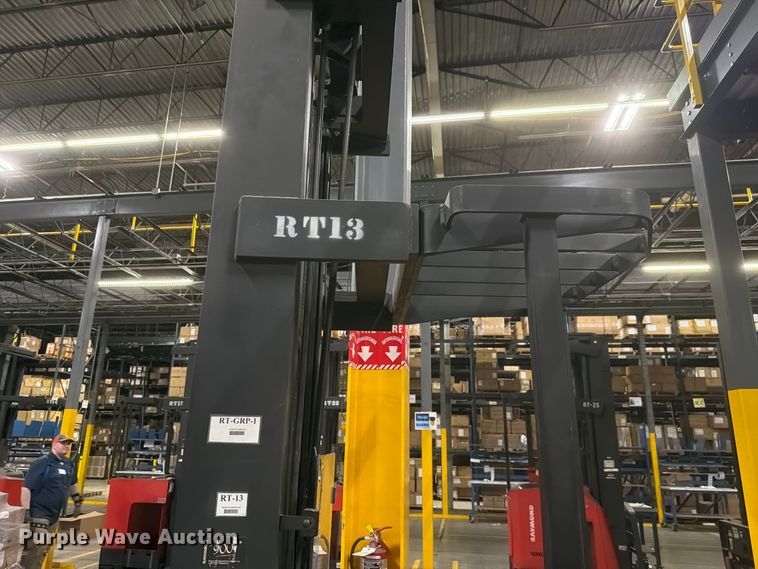 image for item NF9652 1997 Raymond EASI reach truck