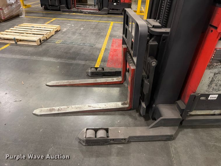 image for item NF9652 1997 Raymond EASI reach truck