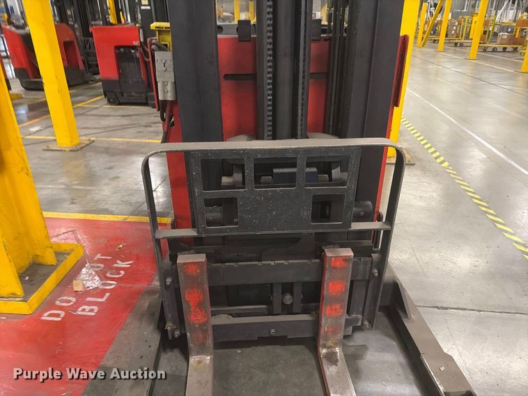 image for item NF9652 1997 Raymond EASI reach truck