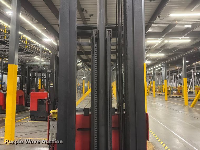 image for item NF9652 1997 Raymond EASI reach truck