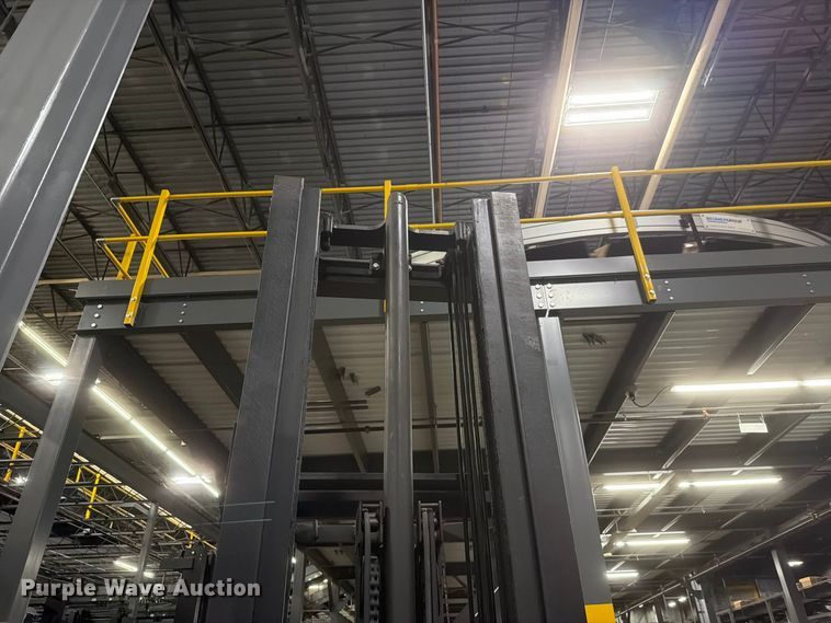 image for item NF9652 1997 Raymond EASI reach truck