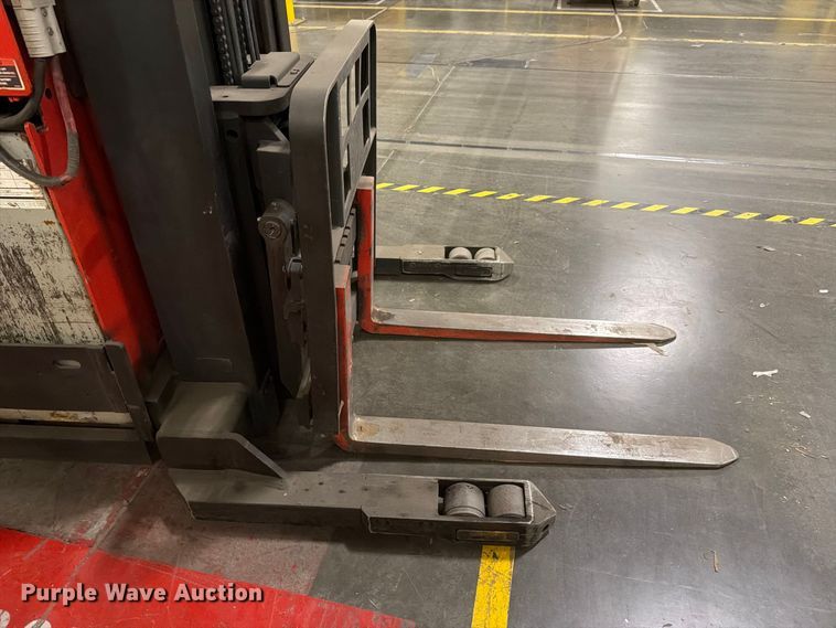 image for item NF9652 1997 Raymond EASI reach truck