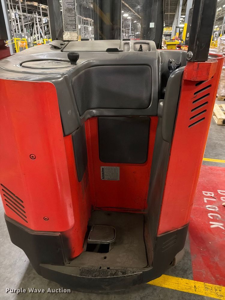 image for item NF9652 1997 Raymond EASI reach truck