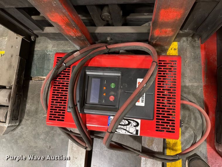 image for item NF9652 1997 Raymond EASI reach truck