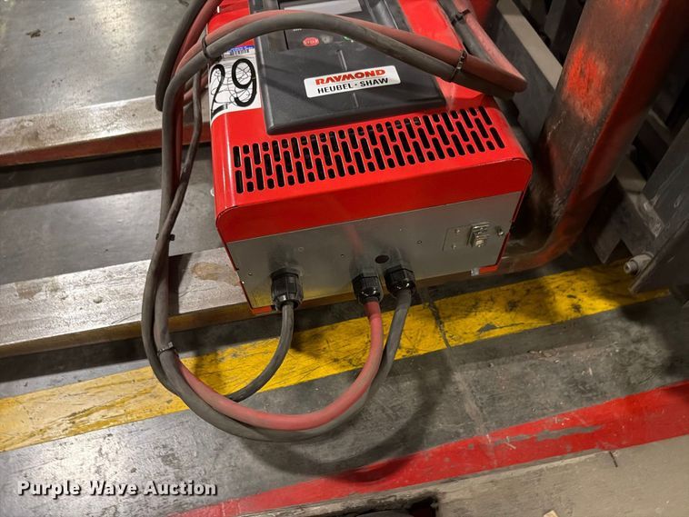 image for item NF9652 1997 Raymond EASI reach truck