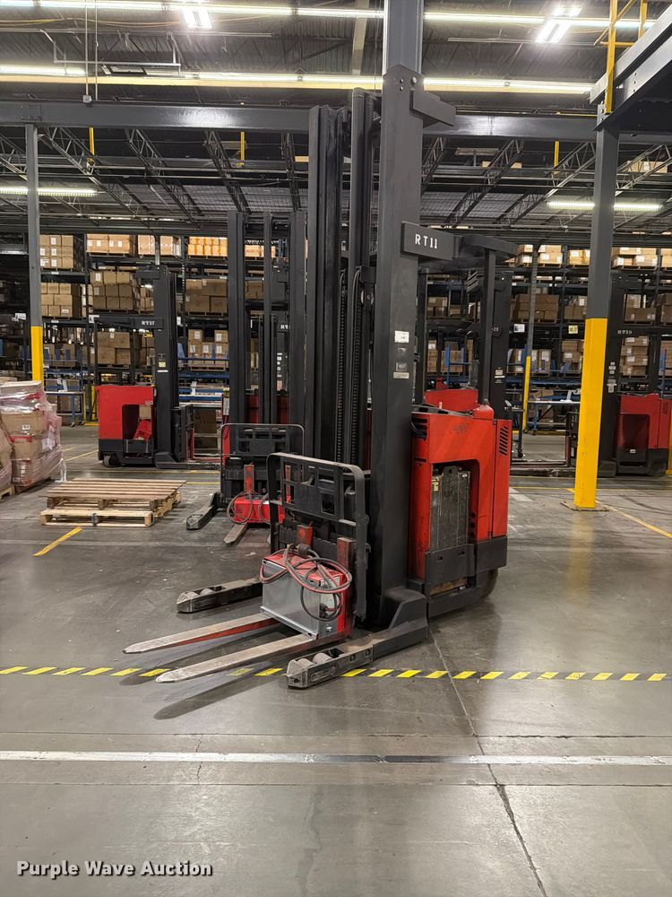 1997 Raymond EASI reach truck