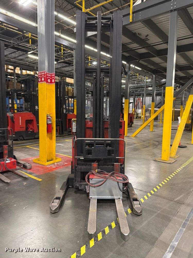 image for item NF9653 1997 Raymond EASI reach truck