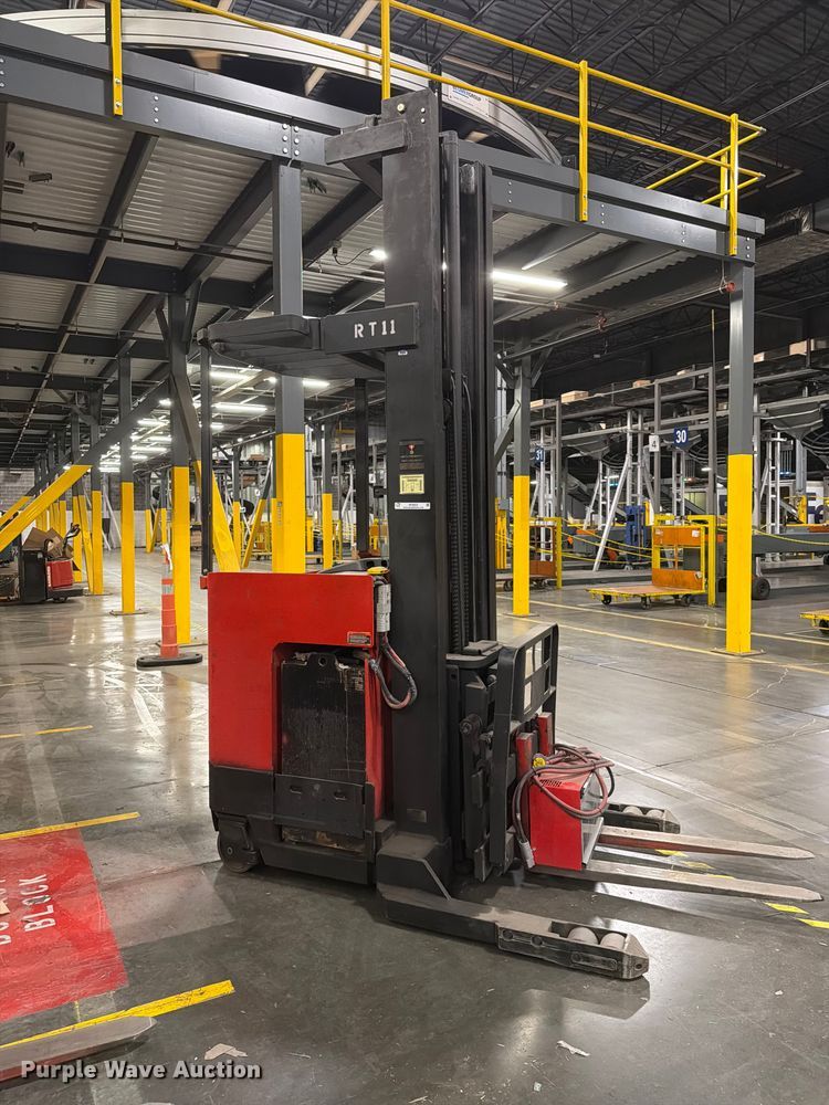 image for item NF9653 1997 Raymond EASI reach truck