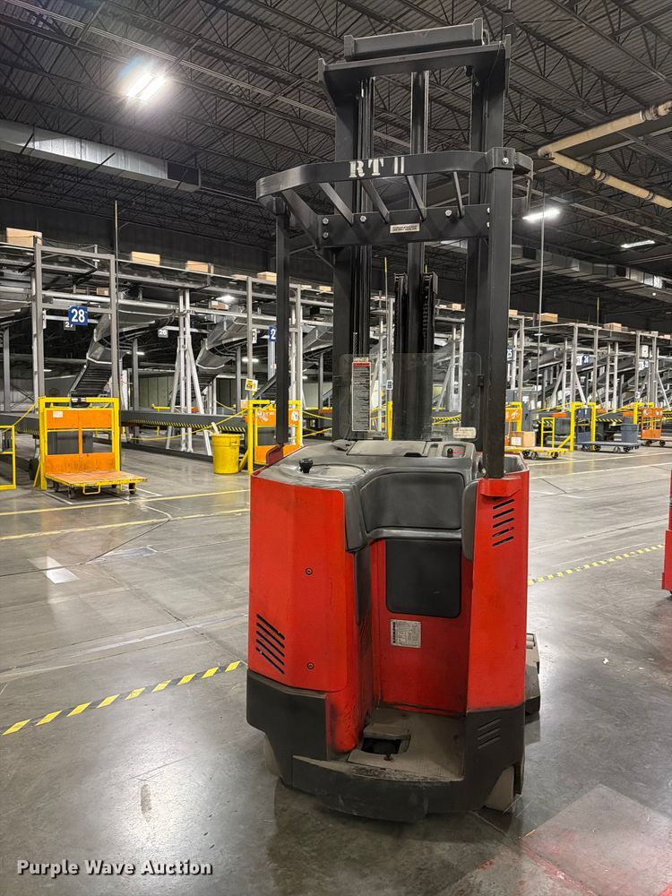 image for item NF9653 1997 Raymond EASI reach truck