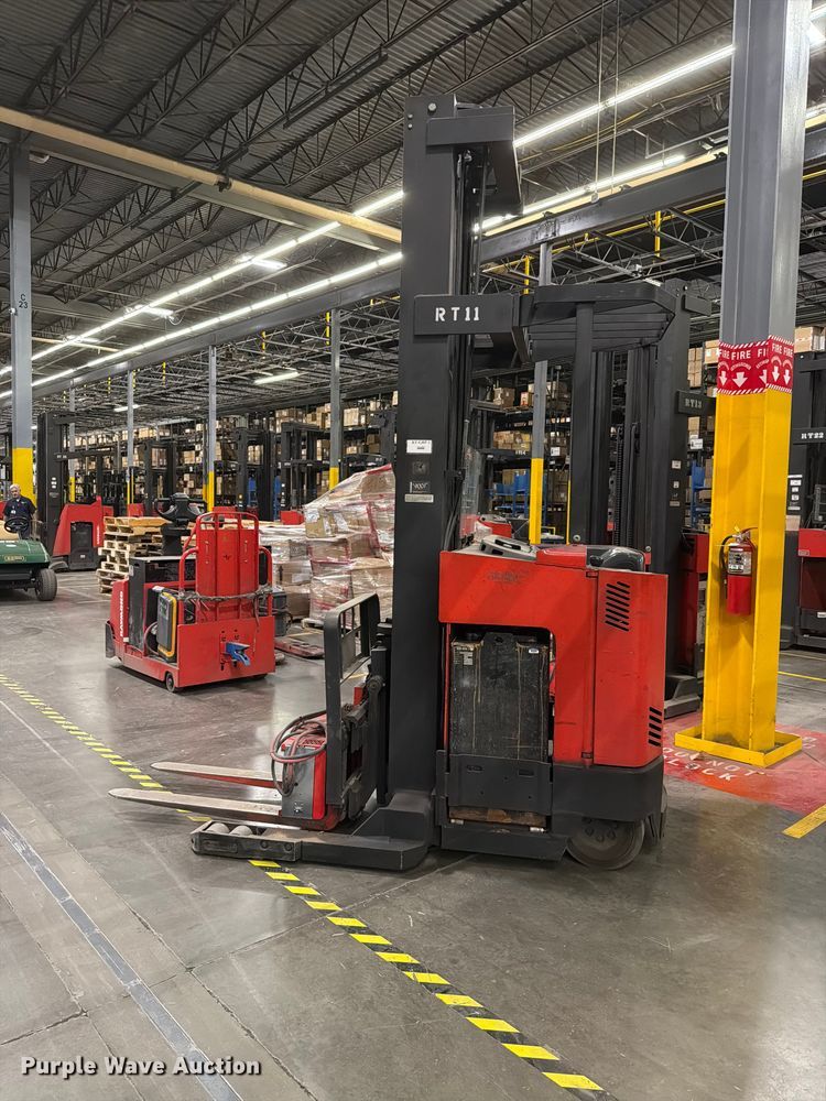 image for item NF9653 1997 Raymond EASI reach truck