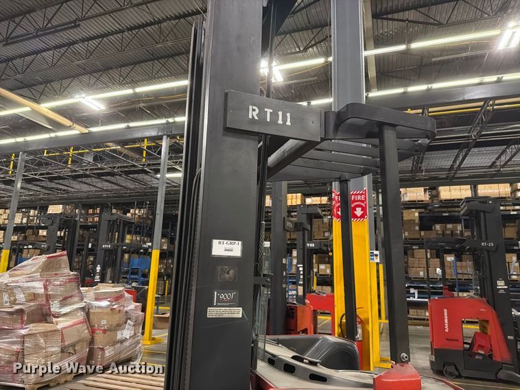 image for item NF9653 1997 Raymond EASI reach truck