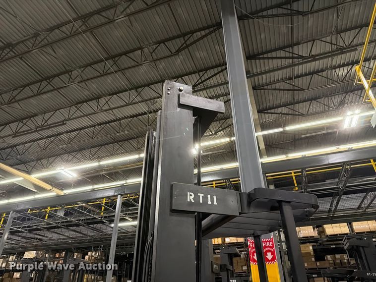 image for item NF9653 1997 Raymond EASI reach truck