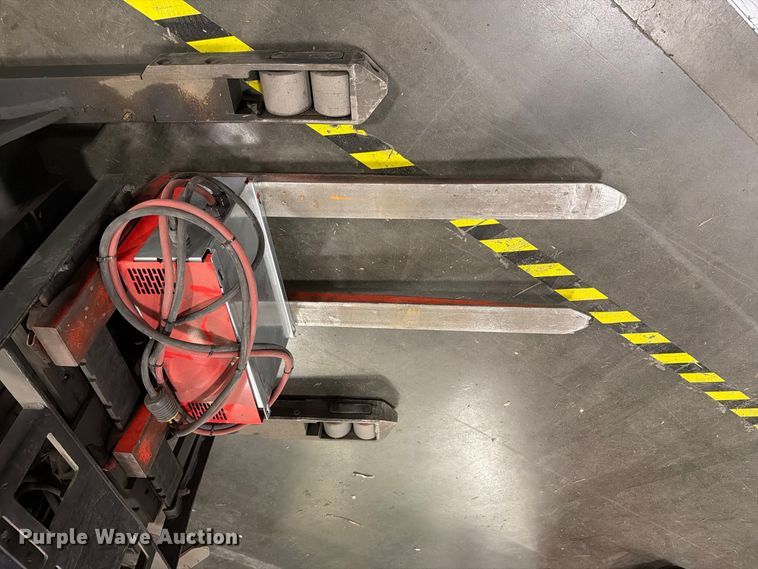 image for item NF9653 1997 Raymond EASI reach truck
