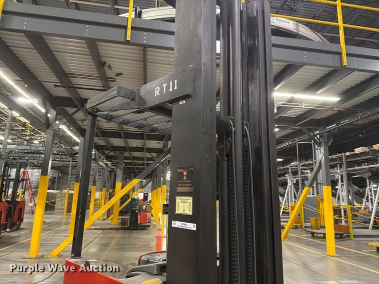 image for item NF9653 1997 Raymond EASI reach truck
