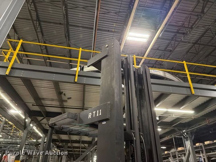 image for item NF9653 1997 Raymond EASI reach truck