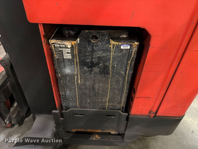 image for item NF9653 1997 Raymond EASI reach truck