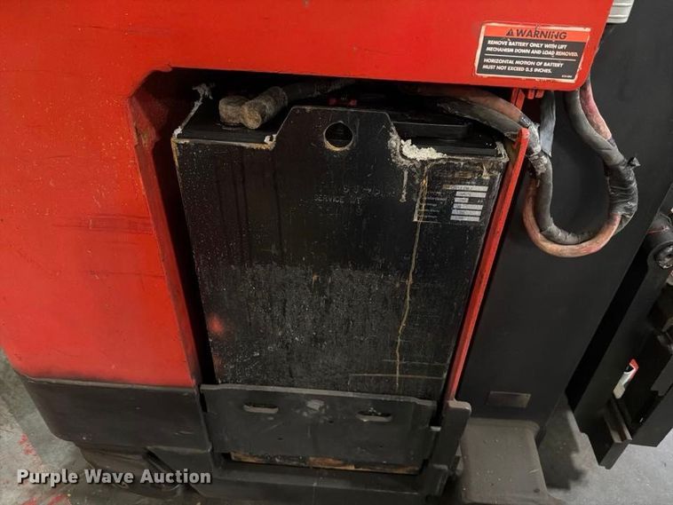 image for item NF9653 1997 Raymond EASI reach truck