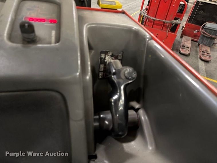 image for item NF9653 1997 Raymond EASI reach truck