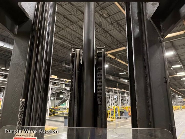 image for item NF9653 1997 Raymond EASI reach truck
