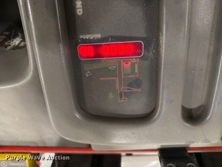 image for item NF9653 1997 Raymond EASI reach truck