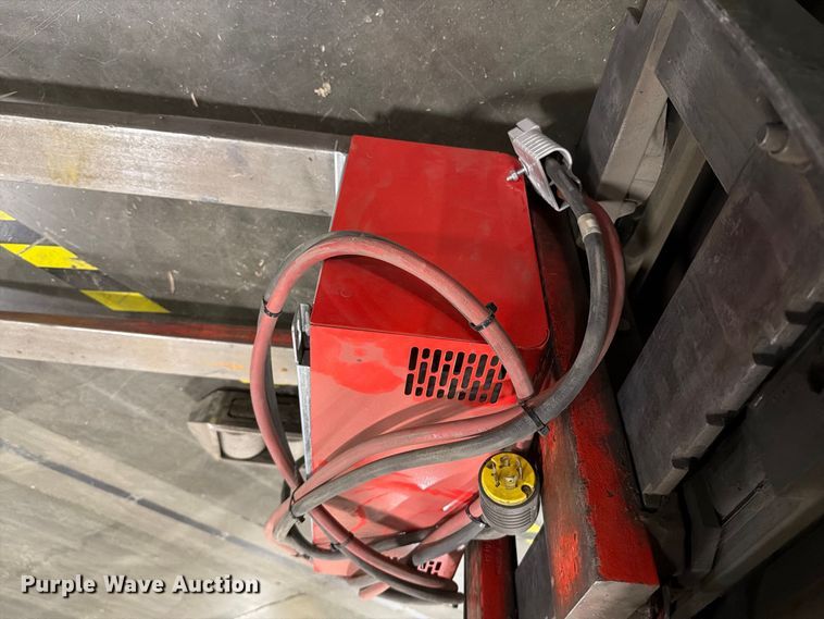 image for item NF9653 1997 Raymond EASI reach truck