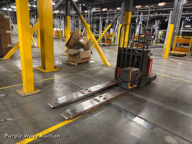 2005 Raymond 112TMFRE80L pallet jack
