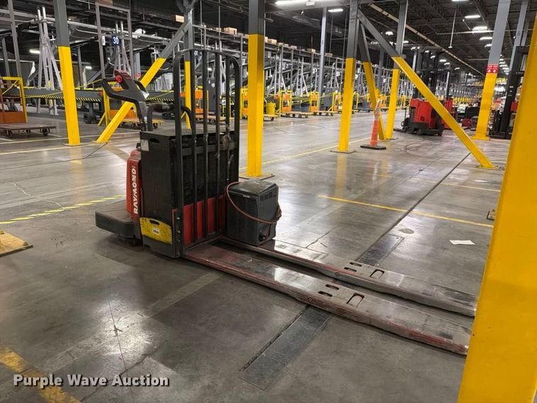 image for item NF9654 2005 Raymond 112TMFRE80L pallet jack