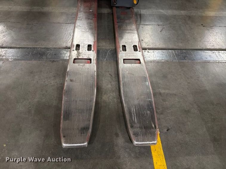 image for item NF9654 2005 Raymond 112TMFRE80L pallet jack