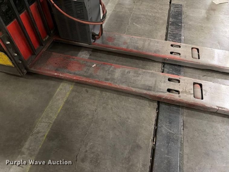 image for item NF9654 2005 Raymond 112TMFRE80L pallet jack