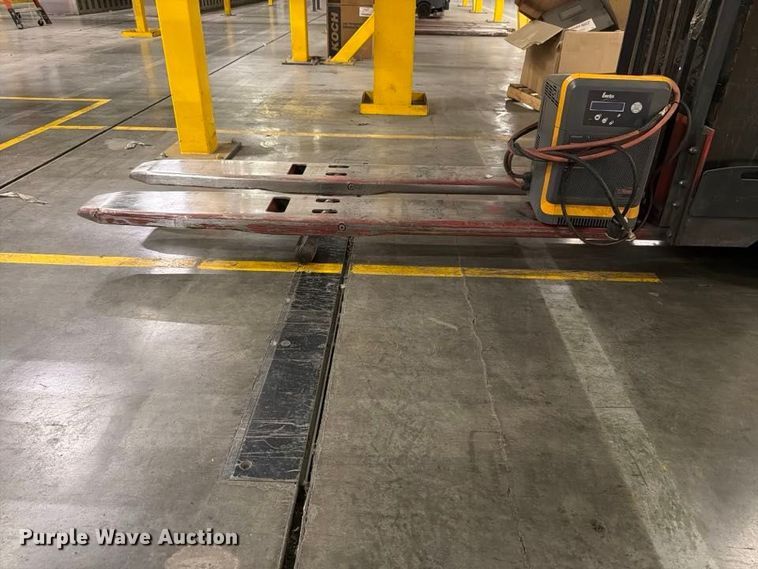 image for item NF9654 2005 Raymond 112TMFRE80L pallet jack