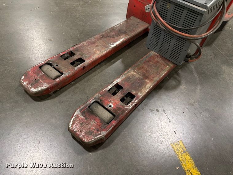 image for item NF9655 1996 Raymond 112TM-FRE60L pallet jack