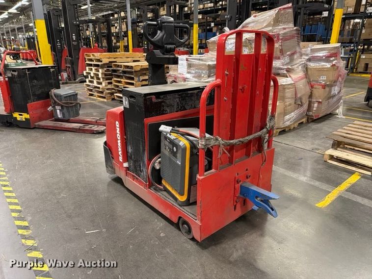 image for item NF9656 2019 Raymond 8610  tow tractor