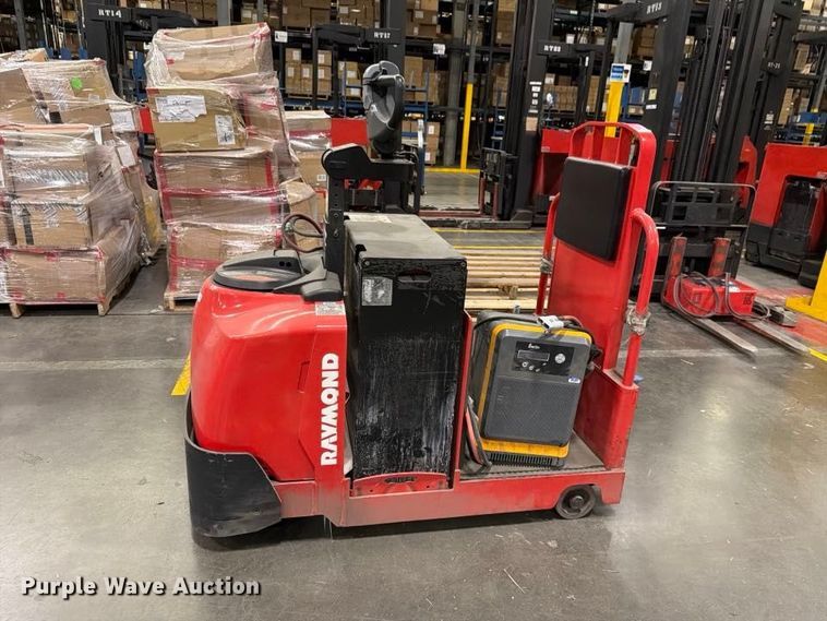 image for item NF9656 2019 Raymond 8610  tow tractor