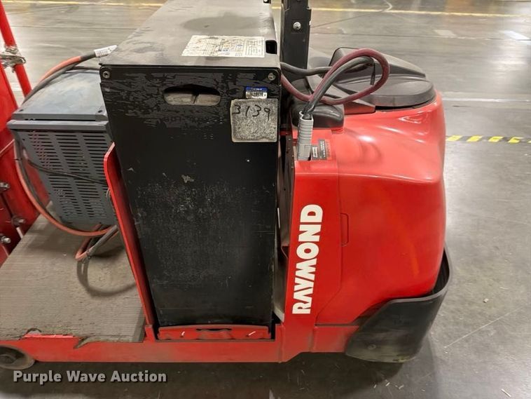 image for item NF9656 2019 Raymond 8610  tow tractor